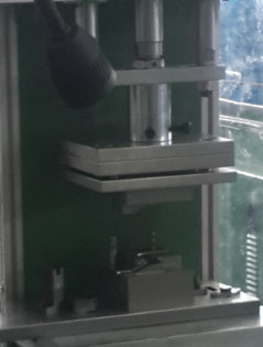 汽车排气管路成型模具